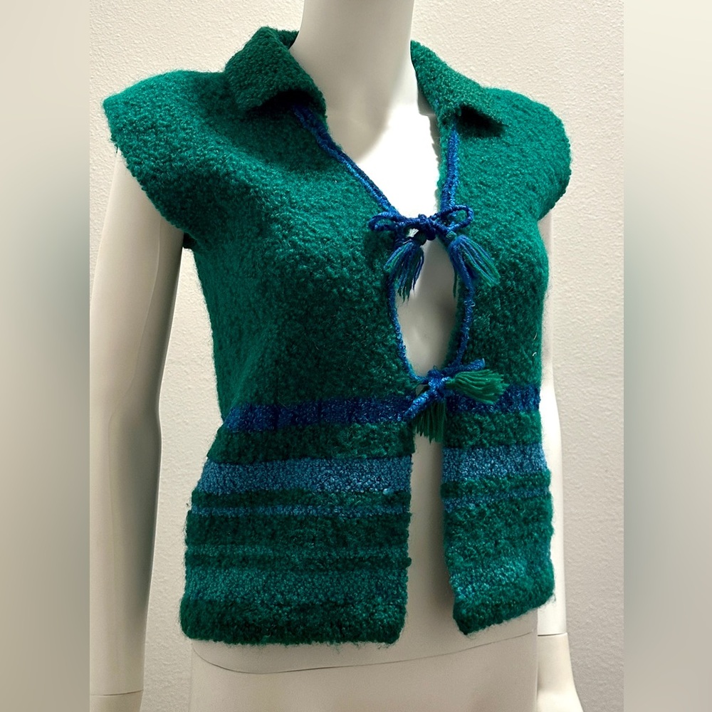 Vintage sheep knit vest. - Picture 11 of 12